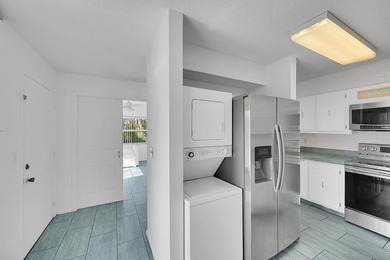 Gorgeous oversized lakefront corner villa in trendy Delray Beach - photo 7