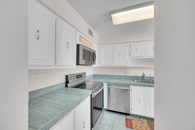 Gorgeous oversized lakefront corner villa in trendy Delray Beach - photo 9