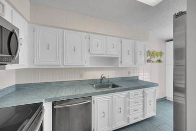 Gorgeous oversized lakefront corner villa in trendy Delray Beach - photo 10