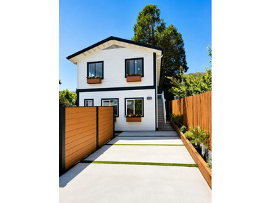 Modern Two-Story Elegance in Central Brisbane Minutes from SF & - photo 1