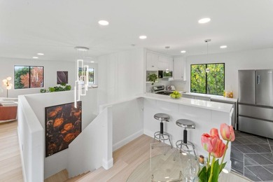 Modern Two-Story Elegance in Central Brisbane Minutes from SF & - photo 3