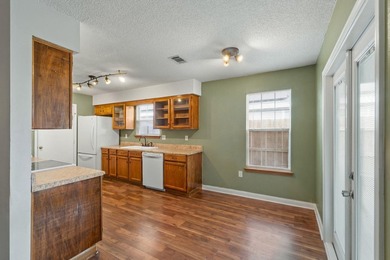 Welcome home to this perfectly located 3-bedroom, 2-bath - photo 11
