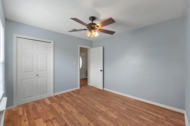 Welcome home to this perfectly located 3-bedroom, 2-bath - photo 19