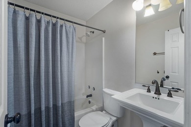 Welcome home to this perfectly located 3-bedroom, 2-bath - photo 20