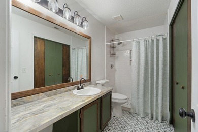Welcome home to this perfectly located 3-bedroom, 2-bath - photo 23