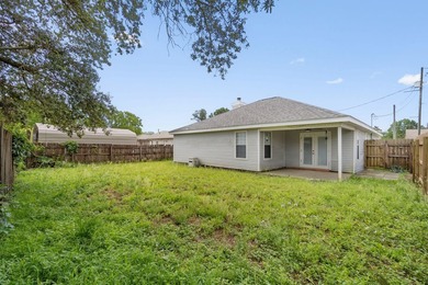 Welcome home to this perfectly located 3-bedroom, 2-bath - photo 26