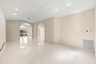 Welcome to this charming 3-bedroom, 2-bathroom single-family - photo 9
