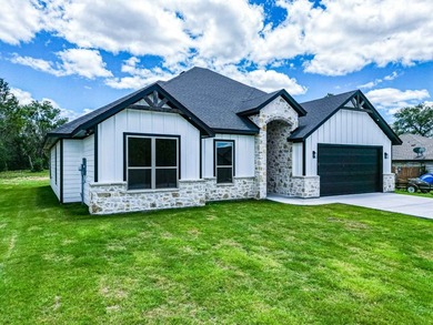 Welcome to this NEW CONSTRUCTION HOME located in a gated lake - photo 3
