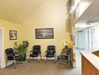 Discover an exceptional opportunity with this large office - photo 3
