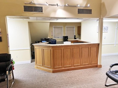 Discover an exceptional opportunity with this large office - photo 4