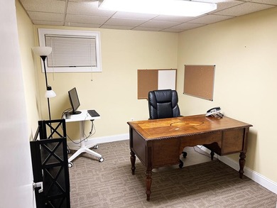 Discover an exceptional opportunity with this large office - photo 7