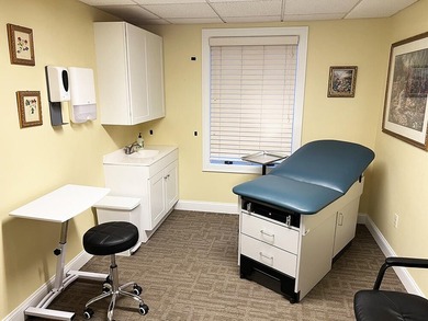 Discover an exceptional opportunity with this large office - photo 9