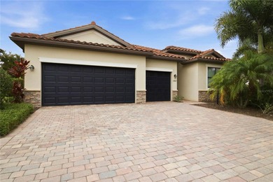 Stunning Lakefront Pool Home in Savanna at Lakewood Ranch - photo 4
