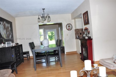 Nestled on a spacious corner lot, this charming 4 bedroom/2 - photo 6