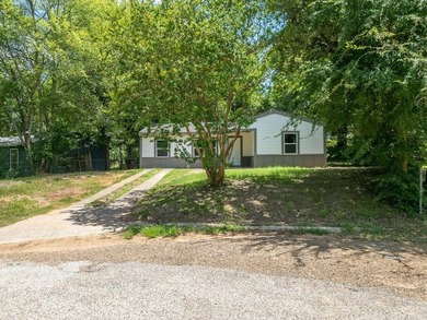 Renovated and Move-in ready! This 4-bedroom, 1-bath home offers - photo 27