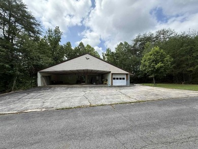 Lake Home For Sale in Albany, Kentucky