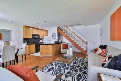 Located in the sought-after Cambrian neighborhood, bordering Los - photo 3