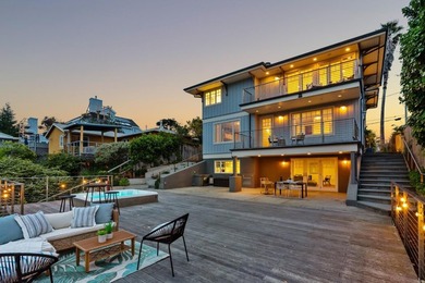 Welcome to 185 14th Avenue in Santa Cruz, an extraordinary - photo 3