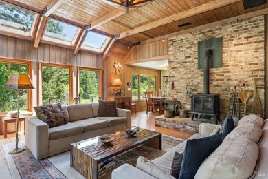 SAI POMA RANCH is a rare creekside estate offering exceptional - photo 2