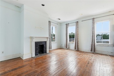 PRICED BELOW APPRAISAL! Seller offering $10,000 in concessions - photo 4