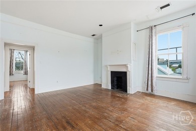 PRICED BELOW APPRAISAL! Seller offering $10,000 in concessions - photo 7