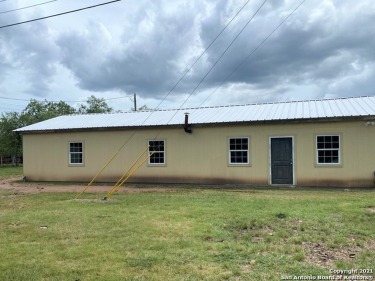 Your chance to own a relaxing, country home with direct access - Lake Home For Sale in Bandera, Texas