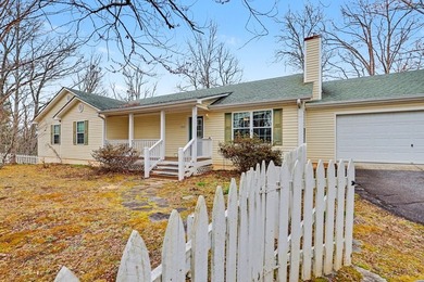 Welcome to this beautifully maintained 3-bedroom, 2-bath - photo 9