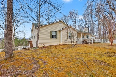 Welcome to this beautifully maintained 3-bedroom, 2-bath - photo 10