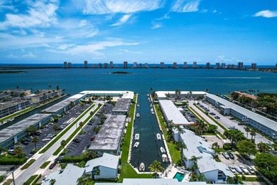 Light and bright Waterfront Condo with beautiful canal and boat - photo 1