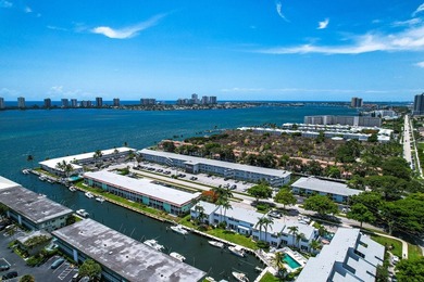 Light and bright Waterfront Condo with beautiful canal and boat - photo 3
