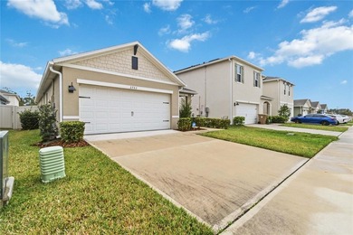 SELLER MOTIVATED! Welcome to this immaculate 3-bedroom - photo 4