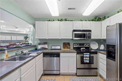 Enjoy easy lake living from this well-maintained, fully - photo 11