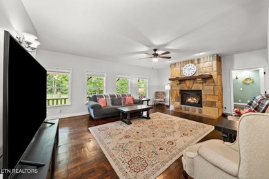 Welcome to this gorgeous and spacious 4,152 sq. ft. family home - photo 2