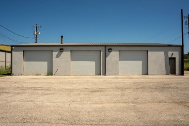 Opportunity is knocking in Kerrville's Midway Center! This - photo 12