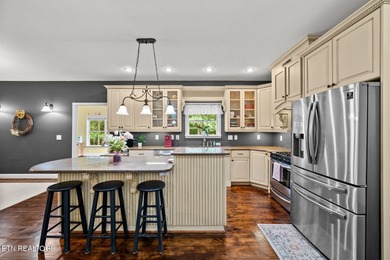 Welcome to this gorgeous and spacious 4,152 sq. ft. family home - photo 9