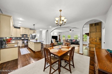 Welcome to this gorgeous and spacious 4,152 sq. ft. family home - photo 10