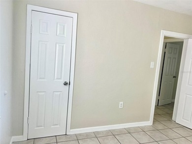 Unique property in West Tampa featuring a 2BR/1BA main house - photo 22