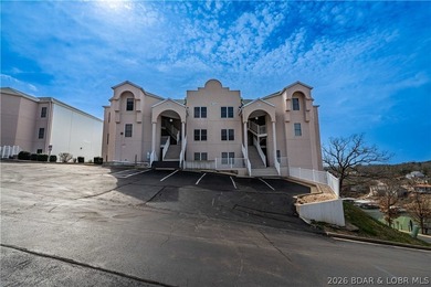 Enjoy easy lake living from this well-maintained, fully - photo 30