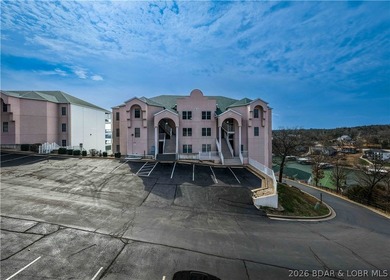Enjoy easy lake living from this well-maintained, fully - photo 33