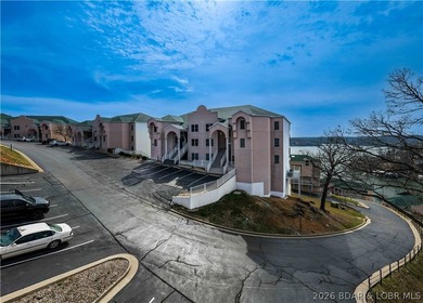 Enjoy easy lake living from this well-maintained, fully - photo 36