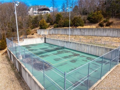 Enjoy easy lake living from this well-maintained, fully - photo 37