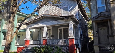 Fabulous Victorian style home with original hardwood flooring - photo 3