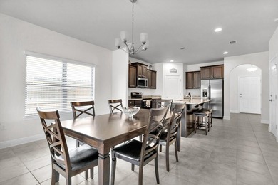 Immaculate, well maintained stunning 5-Bedroom, 2.5 Bath Home - photo 12