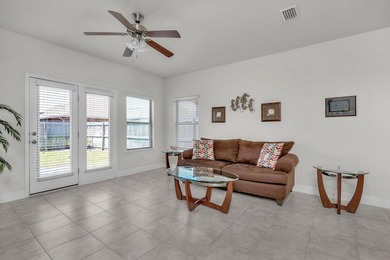 Immaculate, well maintained stunning 5-Bedroom, 2.5 Bath Home - photo 14
