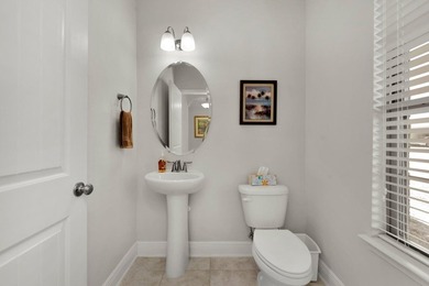 Immaculate, well maintained stunning 5-Bedroom, 2.5 Bath Home - photo 16