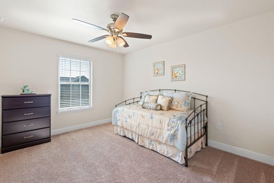Immaculate, well maintained stunning 5-Bedroom, 2.5 Bath Home - photo 28