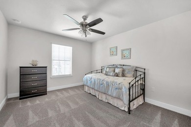 Immaculate, well maintained stunning 5-Bedroom, 2.5 Bath Home - photo 33