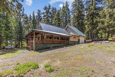 COZY MOUNTAIN COTTAGE NEAR LAKE CASCADE! Year round access on - photo 3