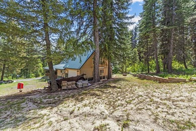 COZY MOUNTAIN COTTAGE NEAR LAKE CASCADE! Year round access on - photo 5