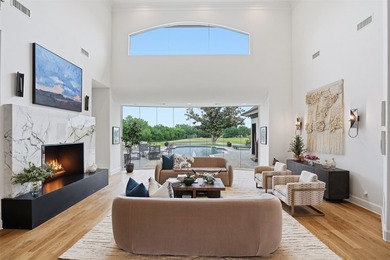 Refined, architectural elegance meets effortless luxury in this - photo 5